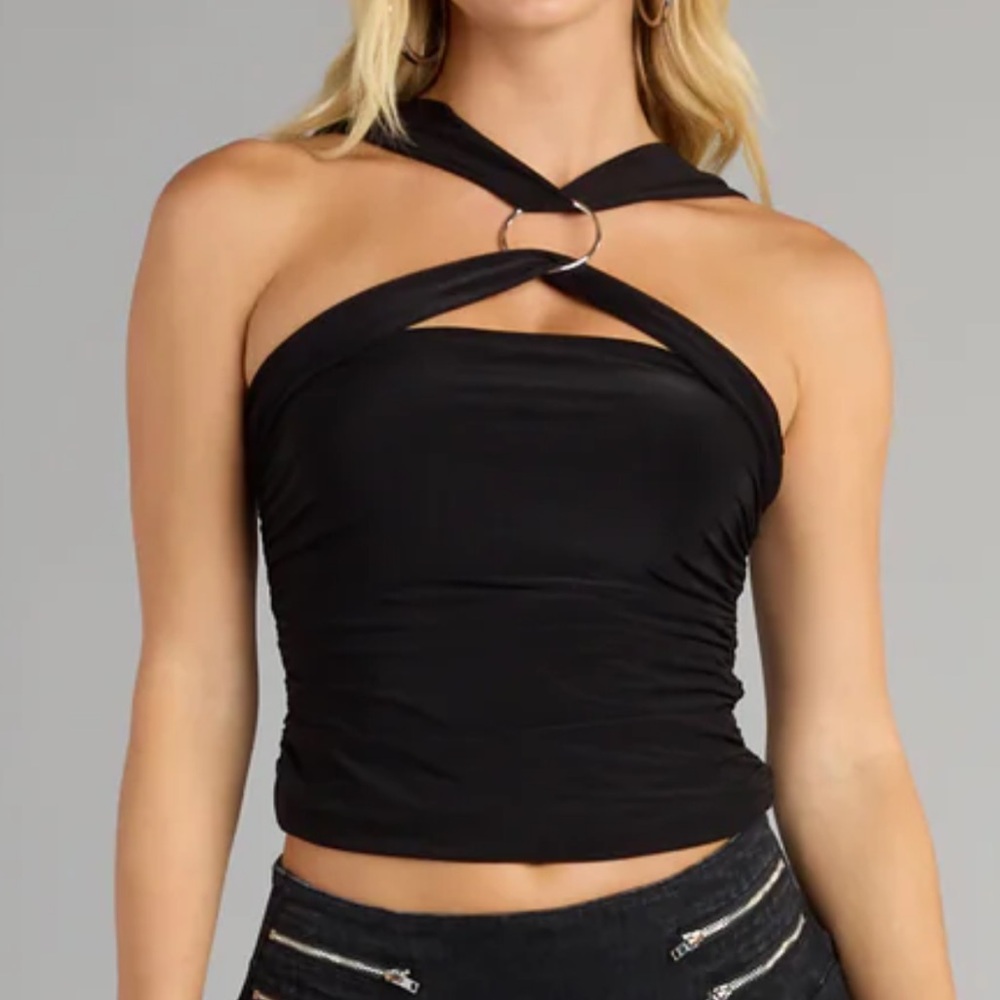 Windsor - All Eyes On You- Hoop Cutout Black Top, size M